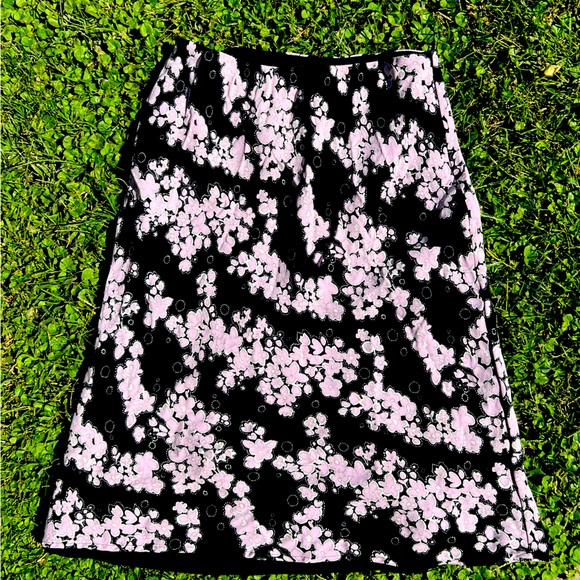Caslon Dresses & Skirts - Caslon (vintage?) black and pink flowy knee length skirt